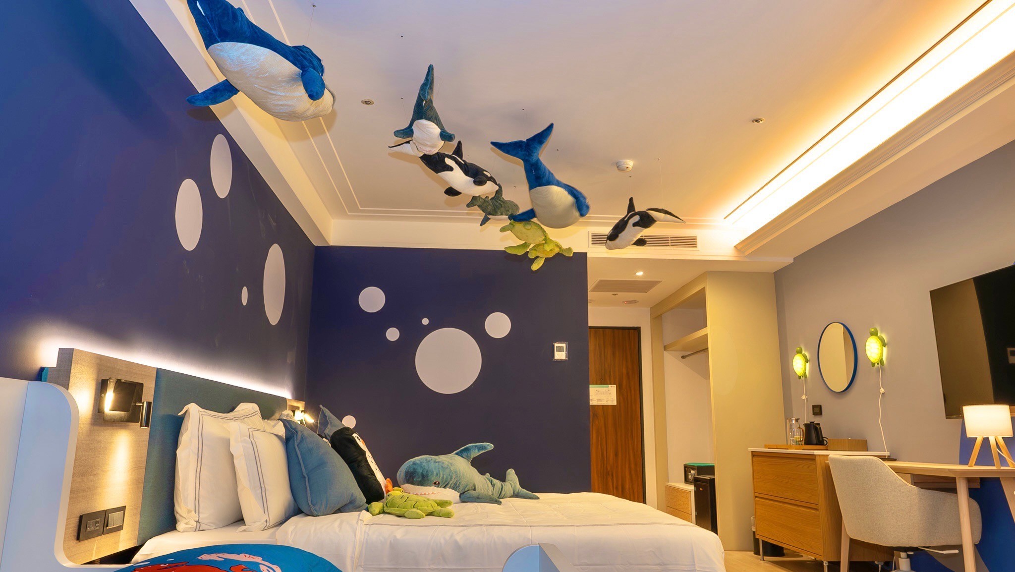 Ocean Room – Sea-Inspired (Triple King Beds)