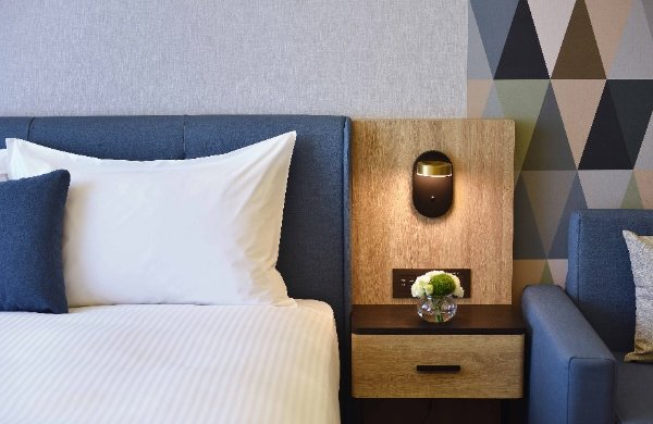 Light Travel King Bed (180x200cm)