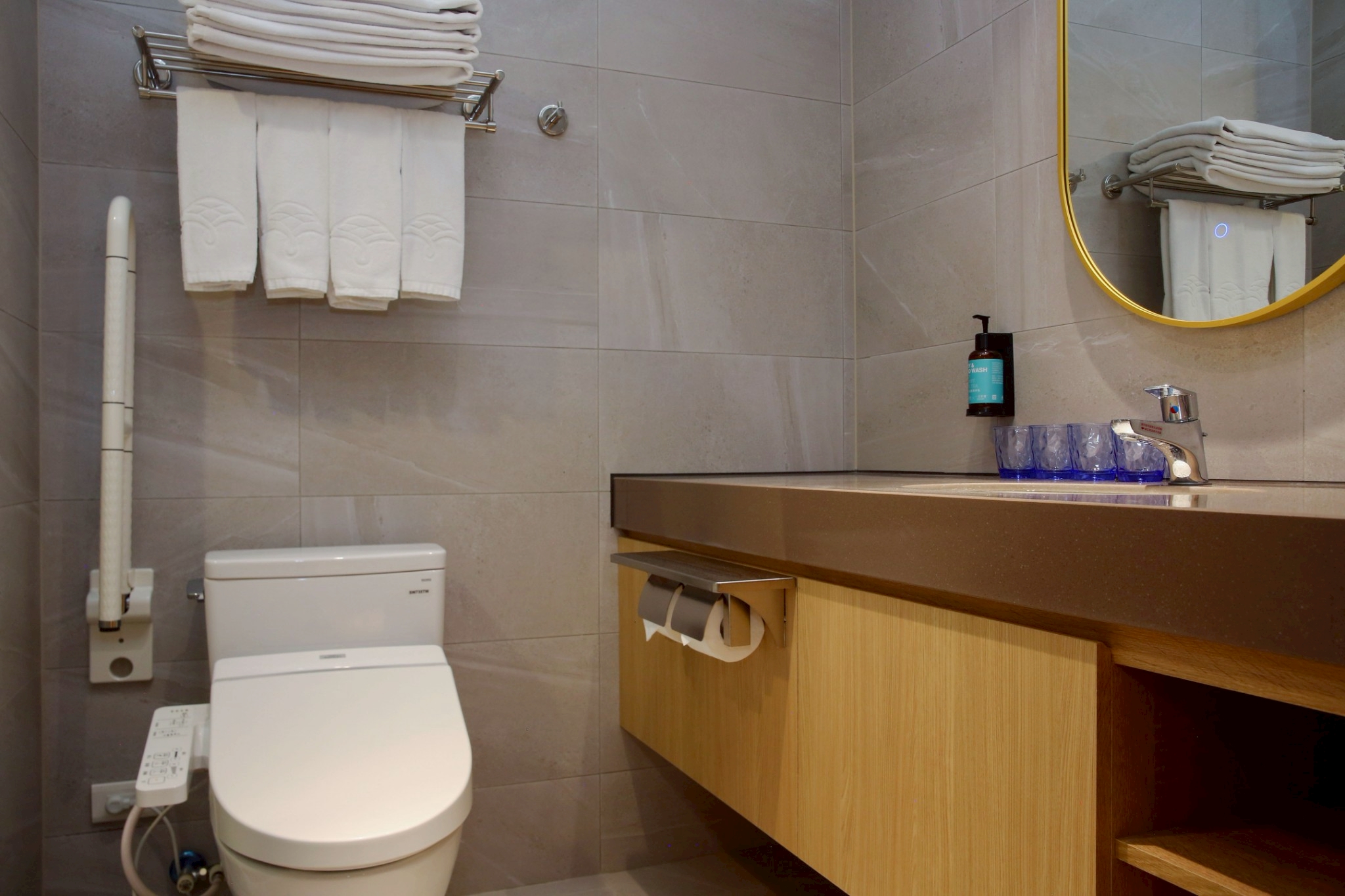 集旅套房兩房兩廳