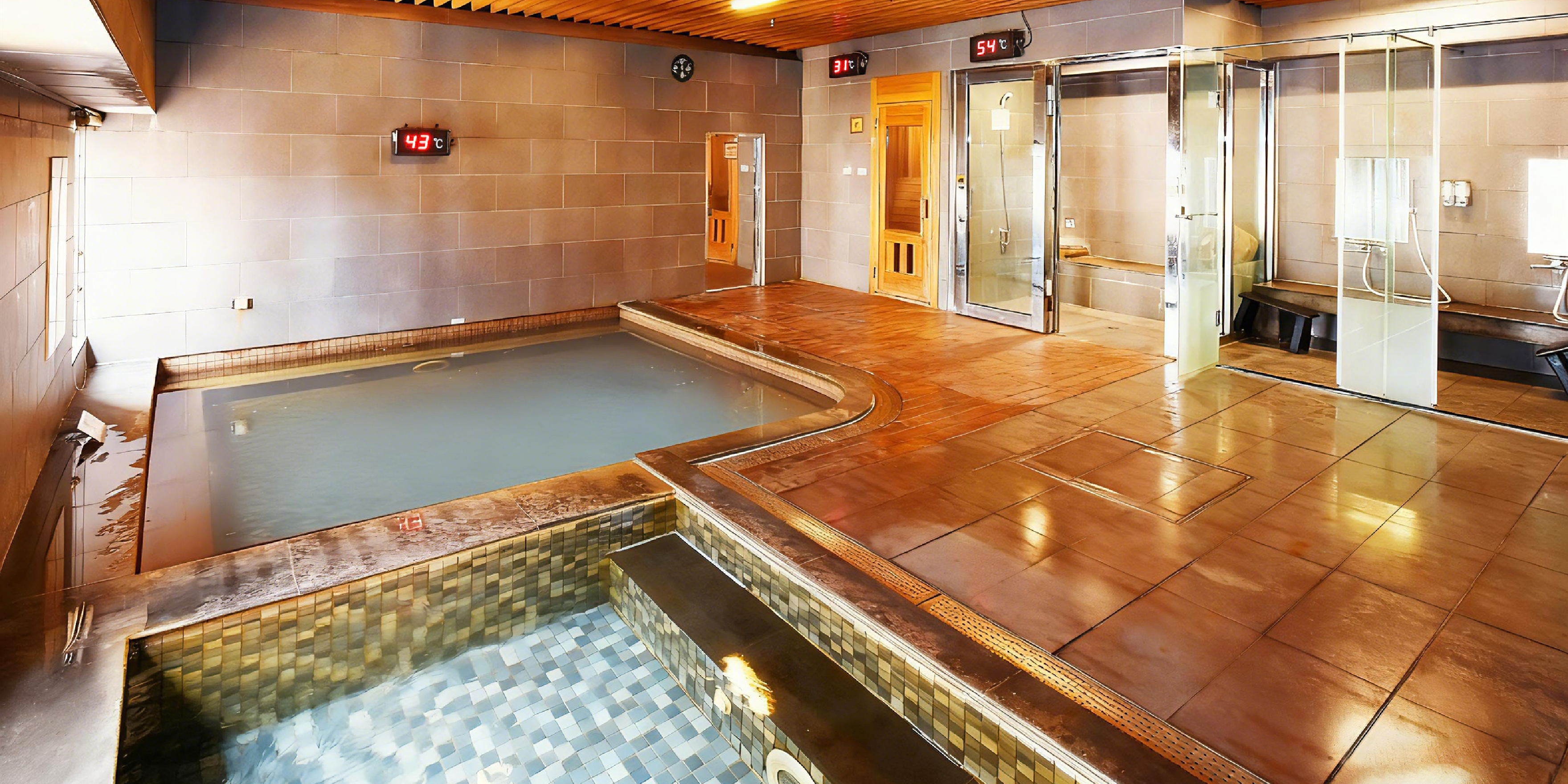 三溫暖(室內湯池)