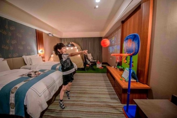 默森夫妻-北台灣最美親子飯店！超狂300坪兒童遊戲室，港式晚餐連老婆都讚不絕口！
