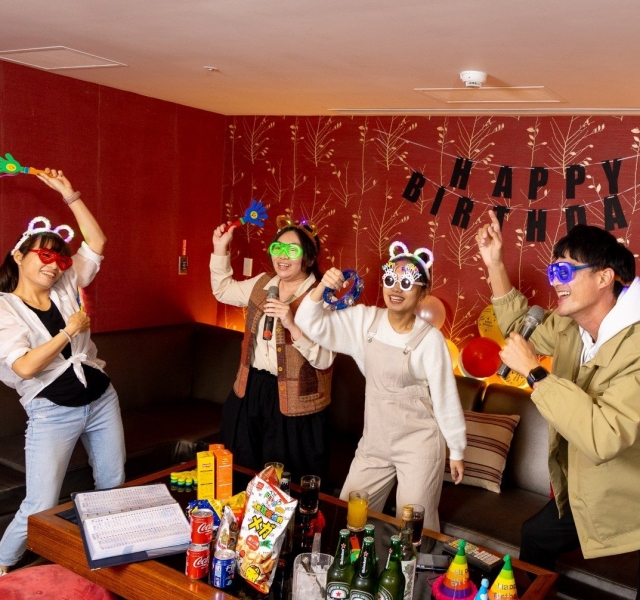 Entertainment Center – Karaoke & ChessRooms