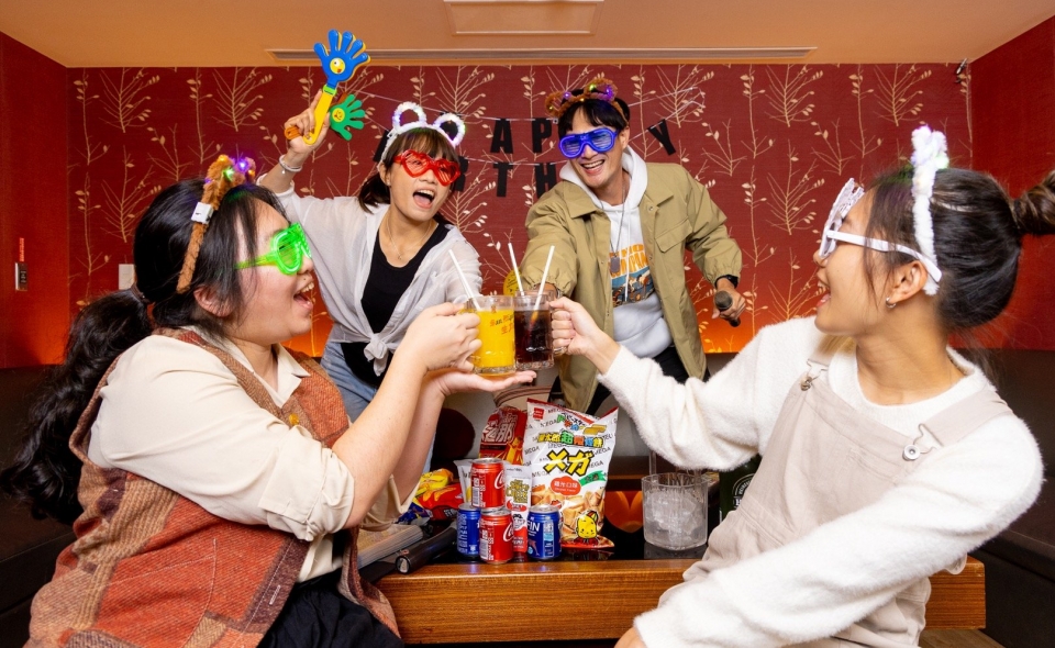 Entertainment Center – Karaoke & ChessRooms
