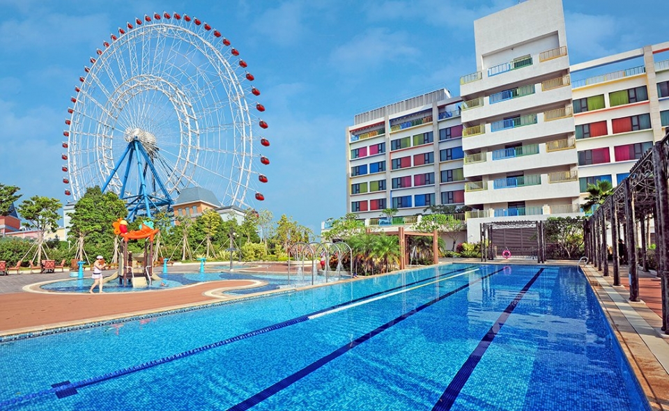 Outdoor swimming pool