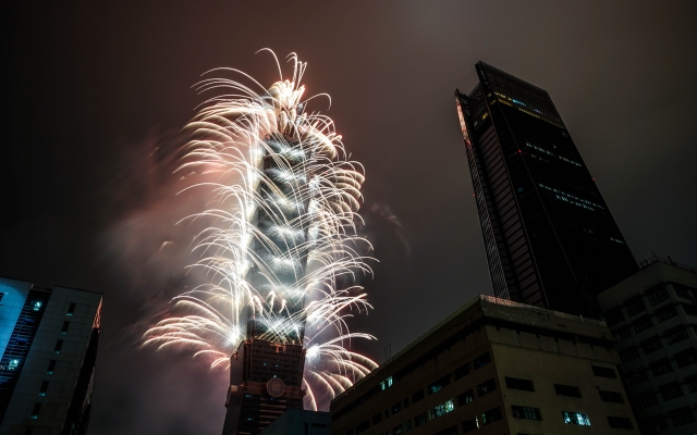 花火。台北新しい年を迎える
