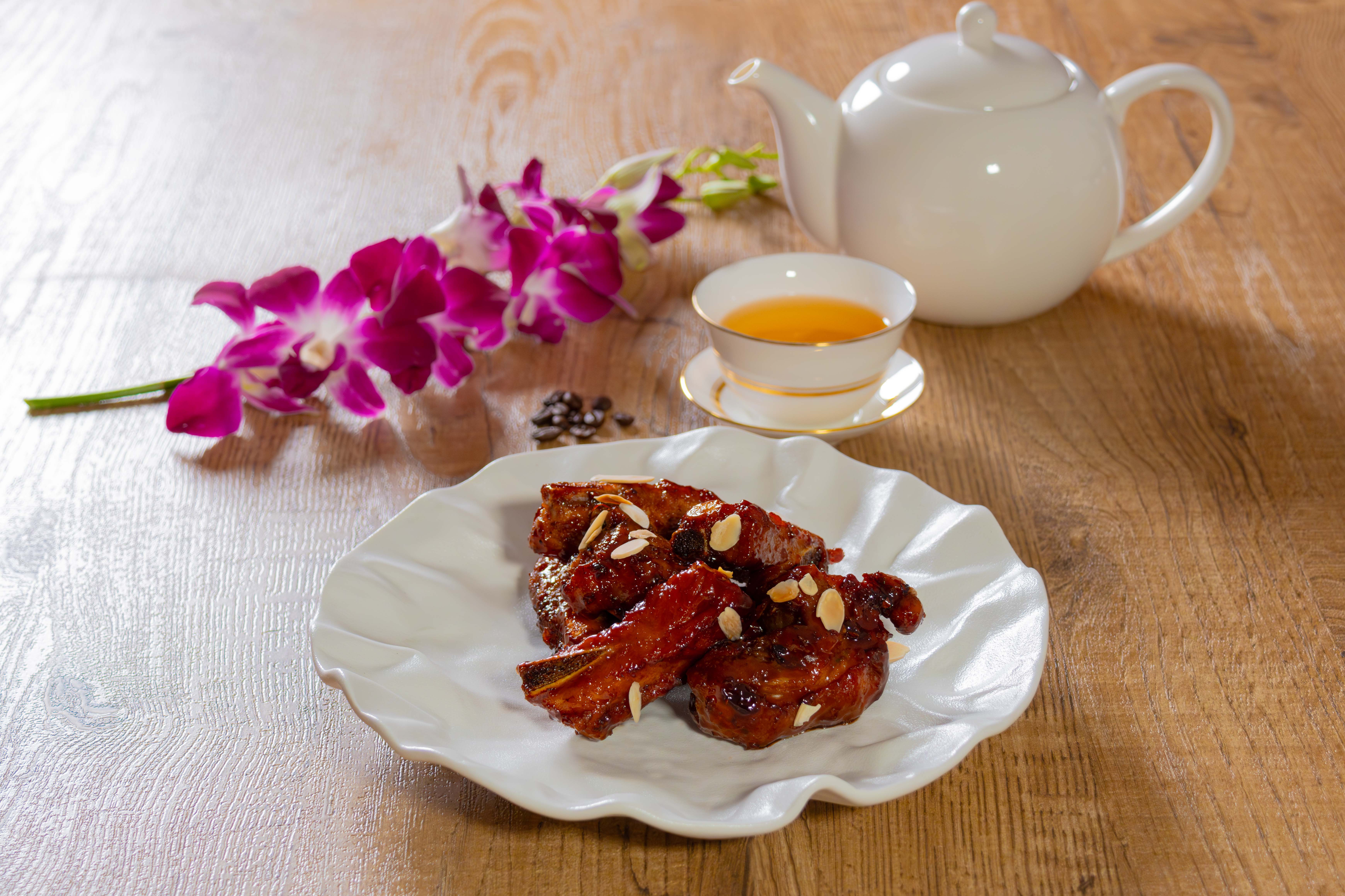 圖4、舒肥金華骨以低溫慢煮一小時鎖住肉汁，口感軟嫩滑順。（圖／嘉義福容voco酒店提供）