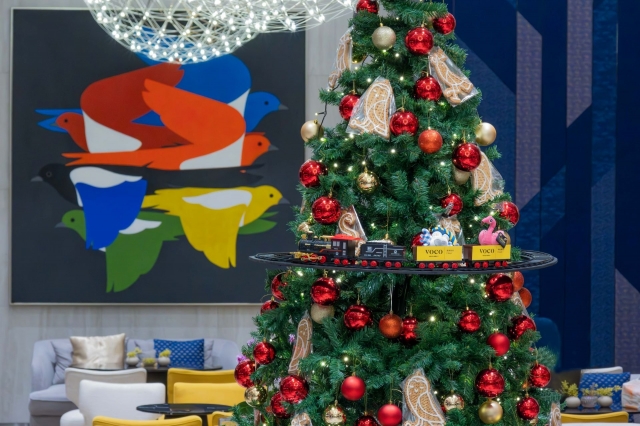 全台首創耶誕毛孩點燈！嘉義福容 voco聯手「鐵雄」萌力助浪浪